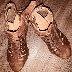 NATURALIZER PEEP TOE SANDALS 👡🌺